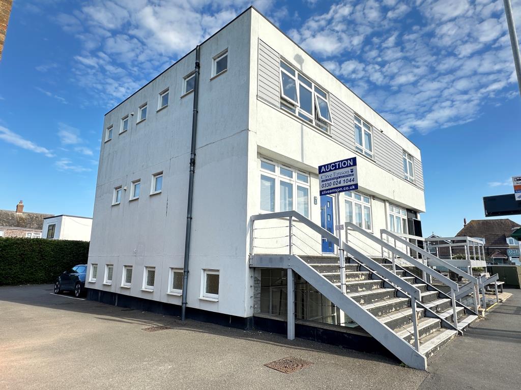 Lot: 176 - STUDIO FLAT IN SEAFRONT LOCATION - External of Block